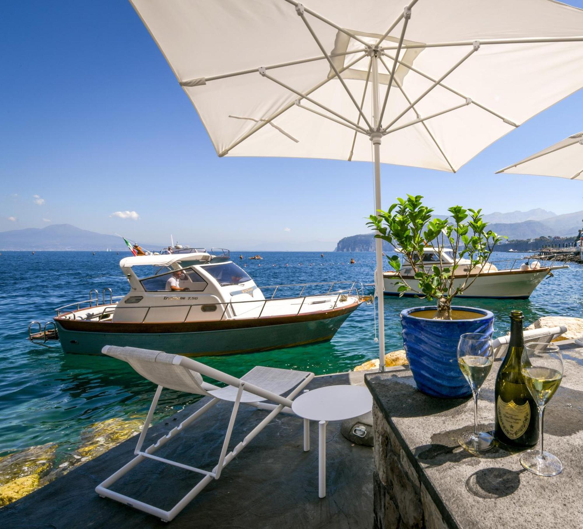 My Exclusive Italy - Beachfront & Private Sea Access Sorrente